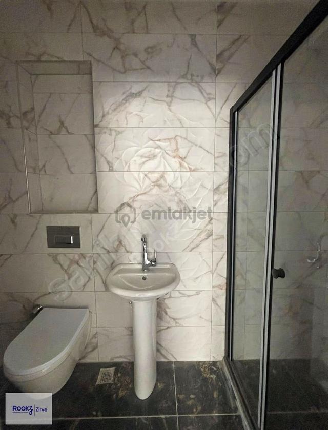 Yalova Çiftlikköy'de Ara Kat, Geniş, Ebeveyn Banyolu 2+1 Daire 3