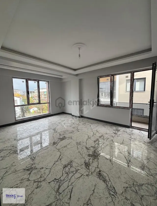 Yalova Çiftlikköy'de Ara Kat, Geniş, Ebeveyn Banyolu 2+1 Daire
