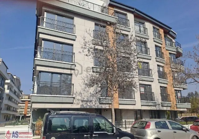Bahçelievler Protokol Yolu Üzerinde Köşe Yeni Bina'da 2+1 Dubleks Daire 3