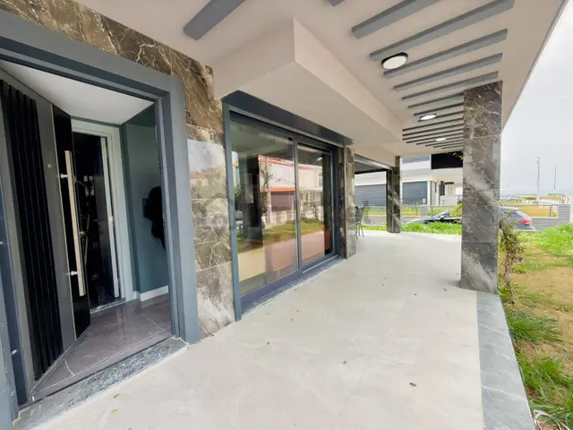 Denize Sıfır Sıtede Tamamen Yenilenmiş Mıhteşem Villa 4