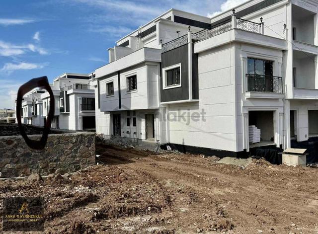 Ay Yapı Villalarında Acil Satılık Villa 4
