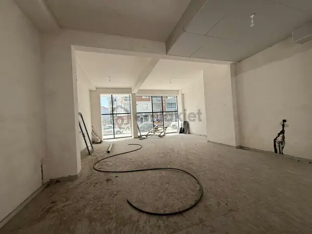 Yağmur Emlaktan Kiralık Üç Cepheli Harika Konumlu 170 M2 Dükkan 5