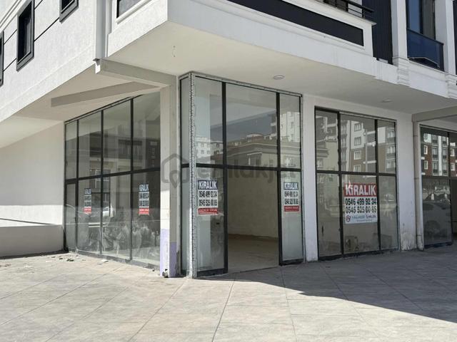 Yağmur Emlaktan Kiralık Üç Cepheli Harika Konumlu 170 M2 Dükkan 1