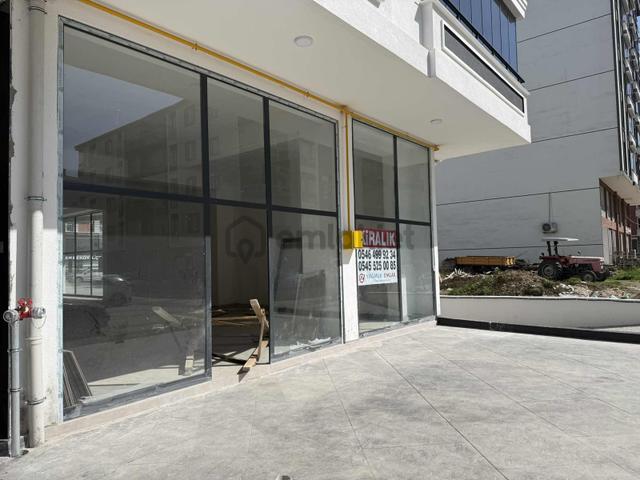 Yağmur Emlaktan Kiralık Üç Cepheli Harika Konumlu 170 M2 Dükkan 3