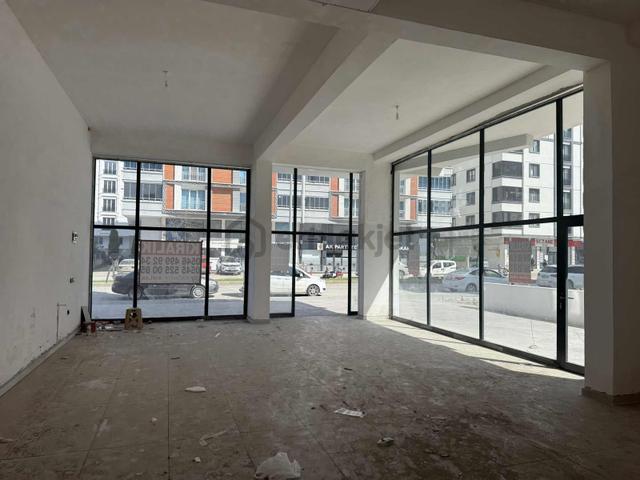 Yağmur Emlaktan Kiralık Üç Cepheli Harika Konumlu 170 M2 Dükkan 4