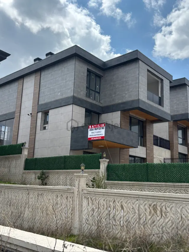 Ankara Bağlıca Satılık Geniş Bahçeli Asansörlü Sıfır Lüks Villa 2