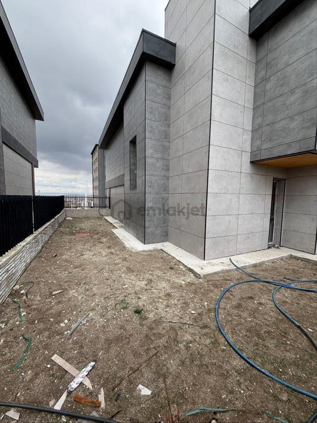 Ankara Bağlıca Satılık Geniş Bahçeli Asansörlü Sıfır Lüks Villa 5