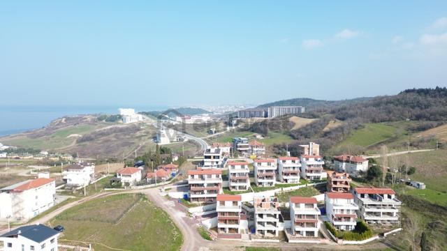 Yalova Akköy Şahin Tepesinde Satılık Villa İmarlı 331,31 M2 Arsa 1
