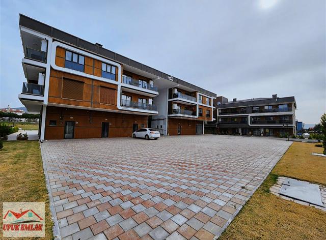 Prestejli Konumda, Restoran Uyumlu, Lüks Ticari Kiralık Dükkan 4