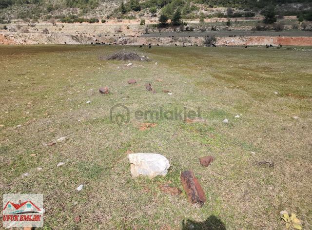 Muğla Menteşe Akçaova'da 4 Katlı İmarlı Köşe Parsel, Yatırımlık 5