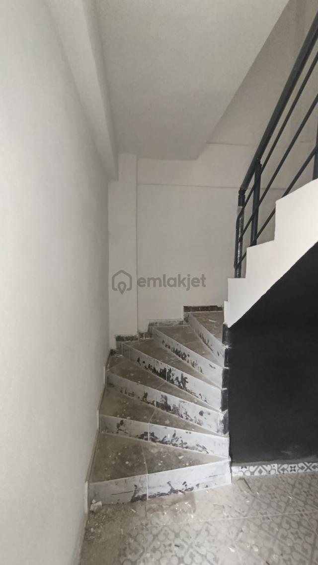 Kozan Gayrimenkulden Acil Satılık Oto Galericilerde Hazır Dükkan 3