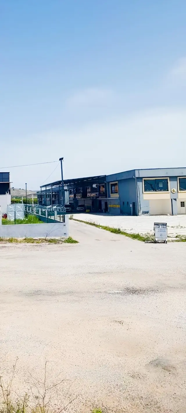 Kozan Gayrimenkulden Acil Satılık Oto Galericilerde Hazır Dükkan 3
