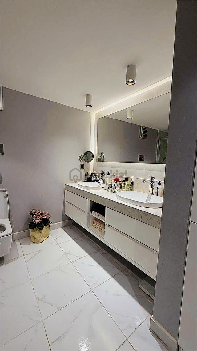 Alsancak'ın En Prestijli Noktasın'da 4+1 265 M² Lüks Daire 4