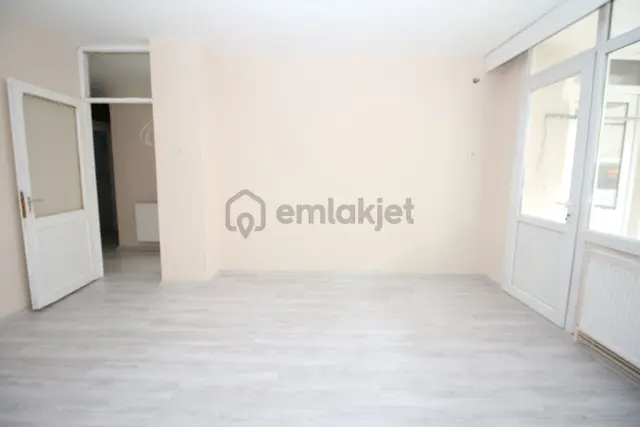 Polat Cad. Üzeri Asansörlü D.gazlı Otoparklı 2+1 3