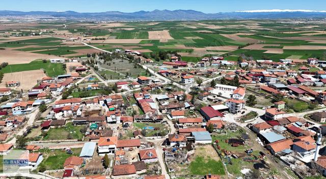 Bakan Gm'den Uşak Merkez Koyunbeyli Köyünde Ev,ahır Ve Tarla 4
