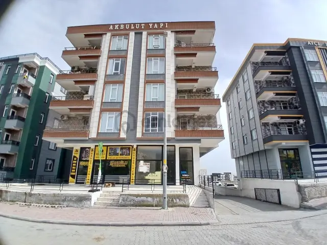 Akev Gayrimenkul'den Batıkent'te Bodrumlu Dükkan 2