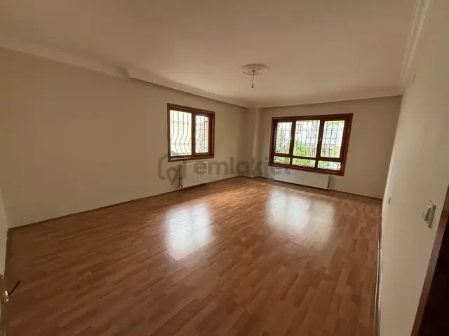 Vatan'da Bağlarbaşında Yüksek Giriş Çift Balkon 130 M2 Bağımsız 1