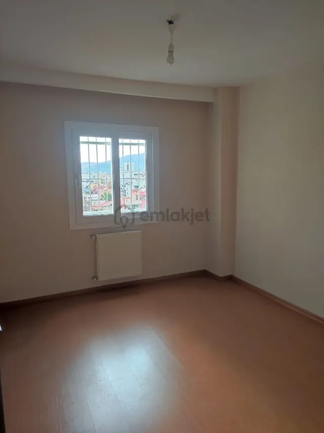 Kozan Gayrimenkulden Hastane Civarı Cadde Üzeri 4+0 Lüks Daire 3