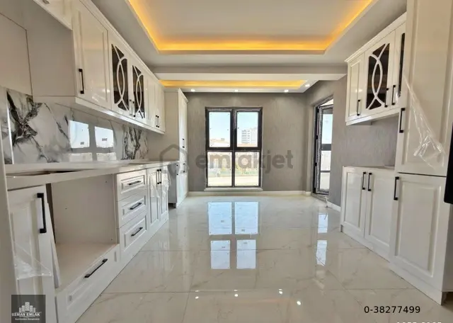 135m2 Kullanım Alanına Sahip Caddenin En Güzel Dairesi Satılık 2