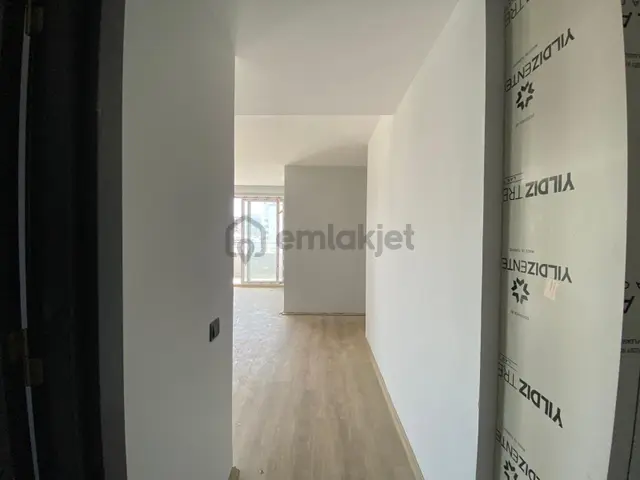 Tece Deniz Mah.de Havuzlu,iskanlı,denize Yürüme Mesafesinde 3+1 4
