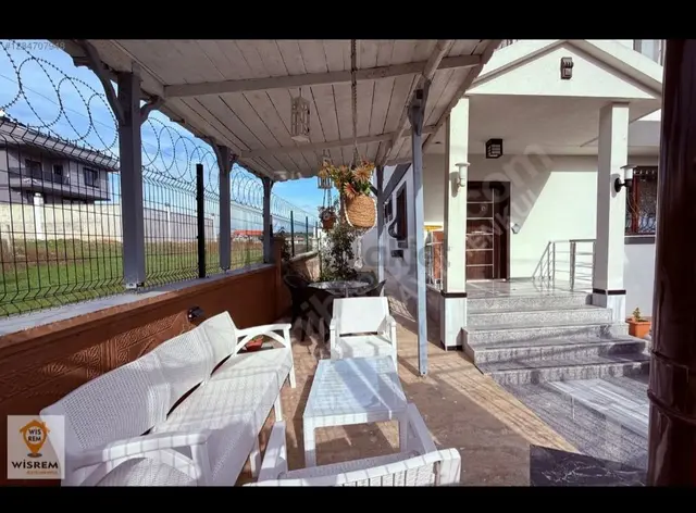 Silivri Balaban Önü Kapatmaz 3 Köşe 3 Kat Sahibindwn Satılık Villa 3