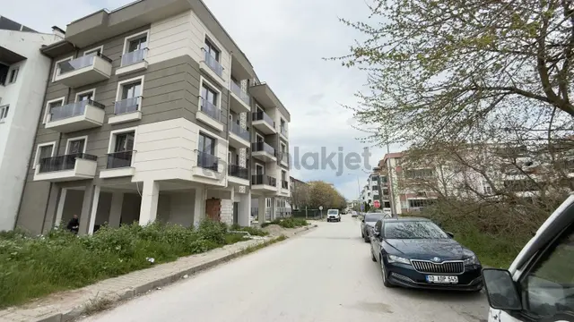 General Kemal Okulu Yanında Satılık 2+1 Arakat Asansörlü Daire 1