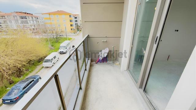 General Kemal Okulu Yanında Satılık 2+1 Arakat Asansörlü Daire 5