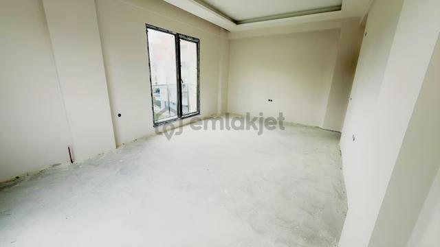 General Kemal Okulu Yanında Satılık 2+1 Arakat Asansörlü Daire 4