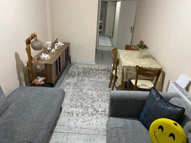 Azizoğlu Gayrimenkulden Üsküdar Merkezde Kiralık 1+1 Bahce Katı 1