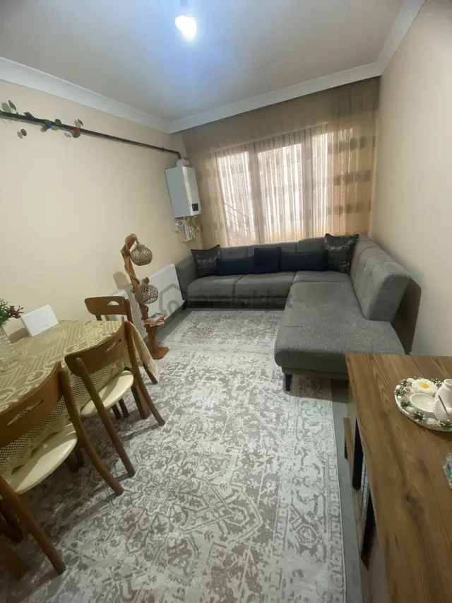 Azizoğlu Gayrimenkulden Üsküdar Merkezde Kiralık 1+1 Bahce Katı 2