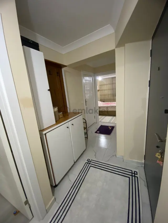 Azizoğlu Gayrimenkulden Üsküdar Merkezde Kiralık 1+1 Bahce Katı 4