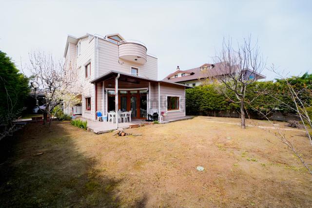 Özlüce 19 Mayıs Mahallesinde 5+1 Müstakil Köşe Parsel Villa 4