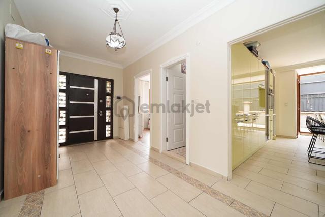 Özlüce 19 Mayıs Mahallesinde 5+1 Müstakil Köşe Parsel Villa 5