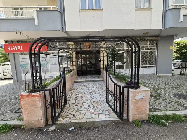 Süleyman Demirel 2. Parselde Göl Manzaralı Kelepir 3+1 Kapalı Mutfak 3