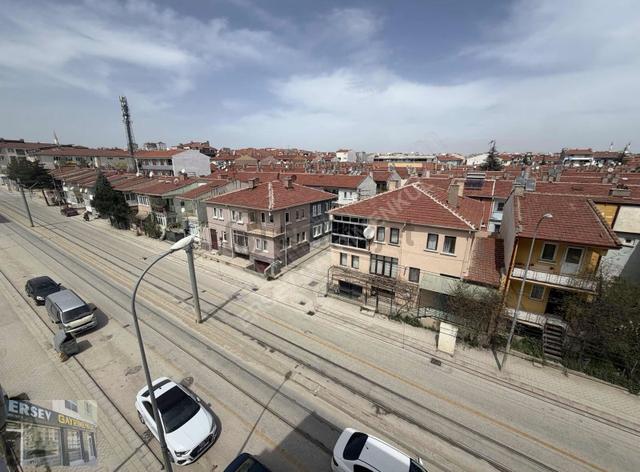 Ersev'den Cadde Üstü Balkonlu 1+1 Ersev'den Cadde Üstü Balkonlu 1+1 1