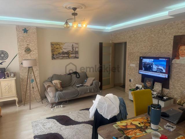 Barış'tan Tepeüstü Çiğdem Sokakta Satılık Ara Kat 3+1 Daire 3