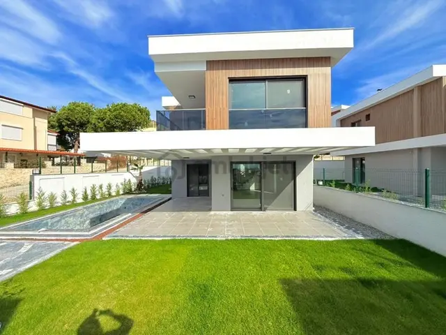 Kuşadası Karaova Soğucak Mevkiinde 4+1 Sıfır Tek Müstakil Özel Havuzlu Fırsat Villa 3