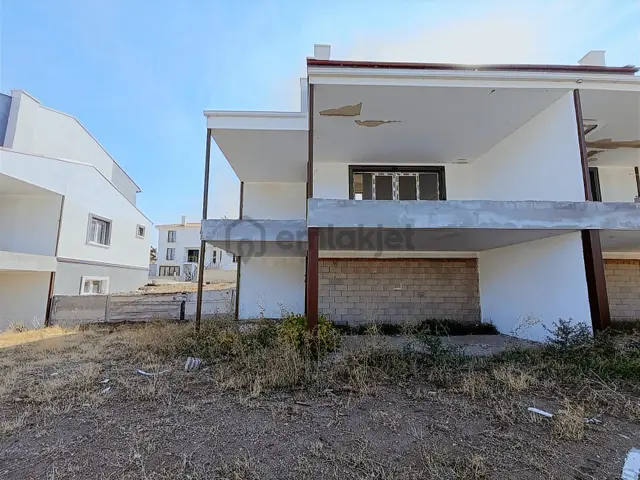 Sincan Temelli Mahallesi 5+1 Natamam Geniş Villa 4