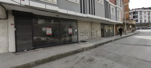 Arnavutköy Maraşal Fevzi Çakmak Cadde Sinde Dükkan Mağazaya Uygun 180 M2 Giriş Dükkan 3