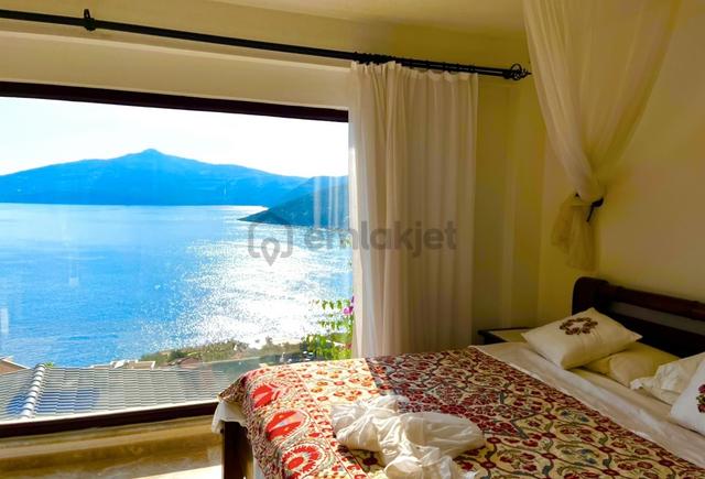 Muhteşem 5+1 Villa Emsalsiz Lokasyonda... 5