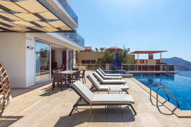 Kalkan Kızıltaşta Deniz Manzaralı 6+1 Lüks Villa 4