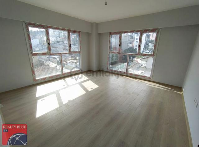 Pendik Velibaba'da Satılık 2+1 Daire Site İçerisinde 1