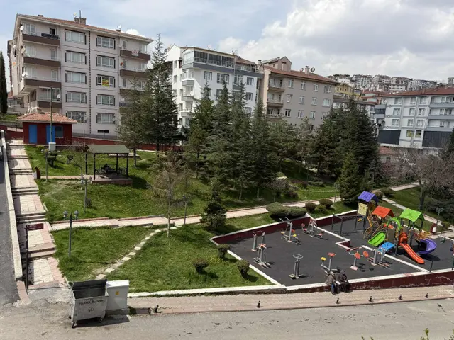 Kuşcağız Muhtarlık Yakını,park Manzaralı Orta Kat Ön Cephe Geniş 4