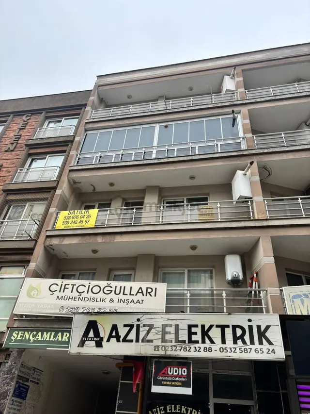 Menderes Merkezde Satılık 2+1 Daire 3