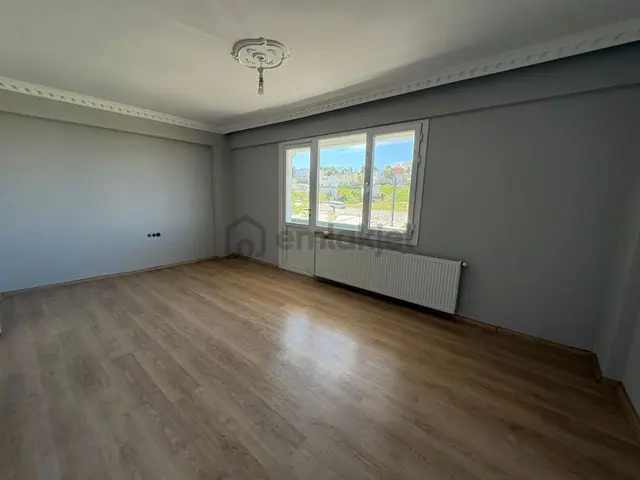 Örnekkenttde Ön Cephe 2+1 Kapalı Mutfak Satılık Daire 3