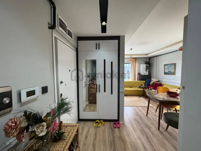 İncek'te İskanlı Ara Kat Kiracılı 50m2 Satılık 1+1 3