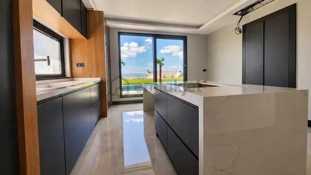 Göl İnci Konaklarında Satılık 6+1 Havuzlu Villa 2