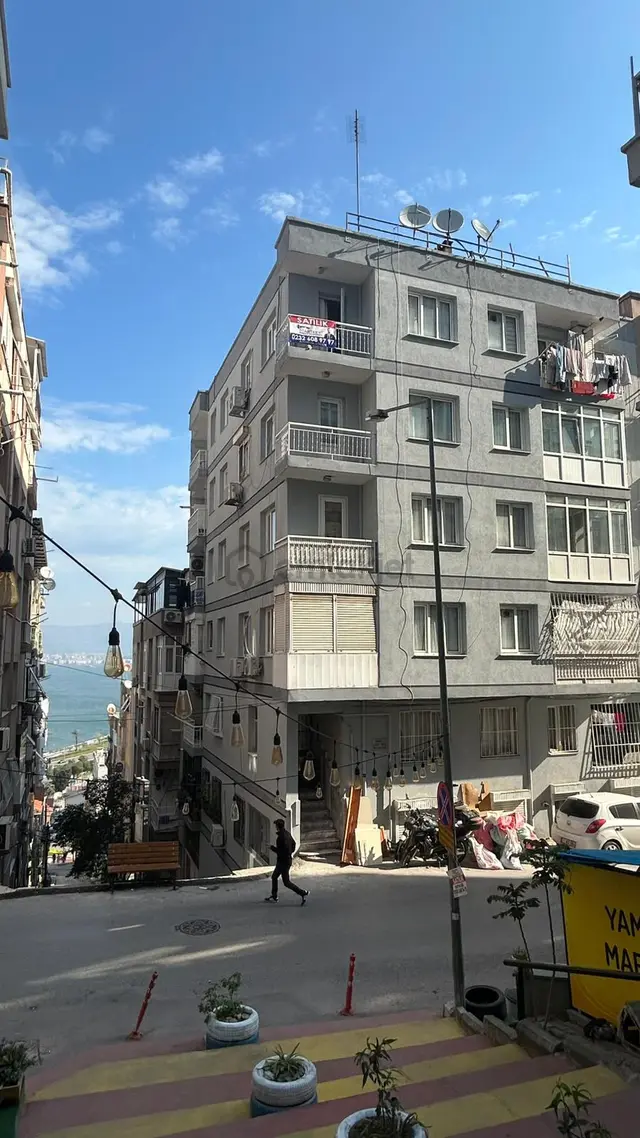 İzmir Konak Barbaros Mahallesinde Merkezi Konumlu 3+1 Doğalgazlı Satılık Daire 3