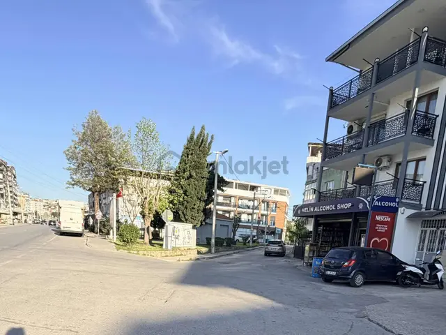 Postacılarda Cadde Üzeri Köşe Dükkan 3