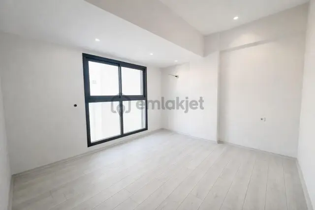 Bayraklı Manavkuyuda Satılık 3+1 Prestijli Daire 5